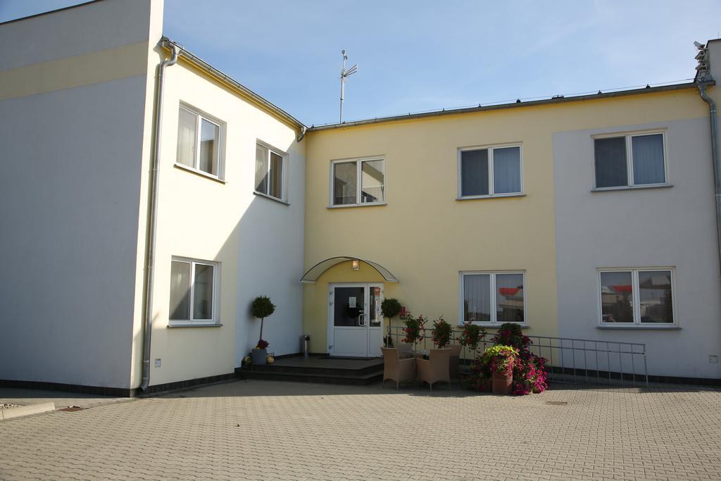 Artix Hotell Zbąszynek Eksteriør bilde